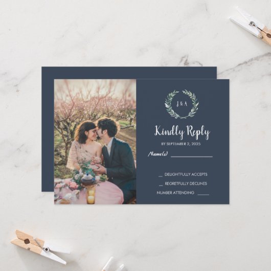 Rustic leaves on wood monogram photo RSVP Wedding 招待状 (正面/裏面インサイチュ)