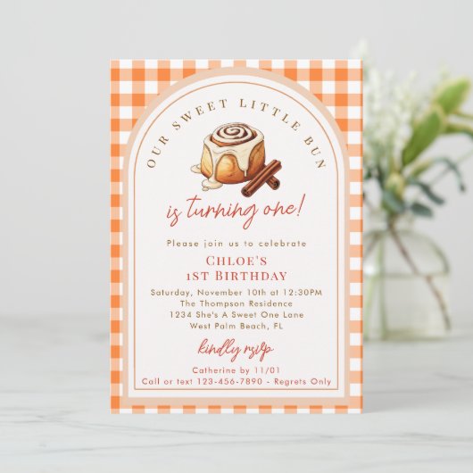 Rustic Little Bun Cinnamon Roll 1st Birthday Party 招待状 (スタンド正面)