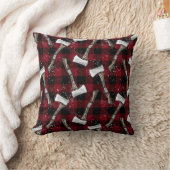 Rustic Lumberjack Axes on Buffalo Plaid クッション (ブランケット)