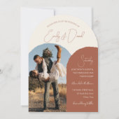 Rustic Modern Arch Terracotta Beige Photo Wedding 招待状 (正面)