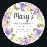 Rustic Purple Floral 90th Birthday Thank You ラウンドシール<br><div class="desc">紫とアイボリーの白いバラは美しい素朴なフローラリースを作成する。誕生日の女性の名前は大きな書スクリプトフォントに入っている。90誕生日と感謝していお前気持ち後を追。この誕生日ステッカーはパープル素朴フローラ植物学90誕生日コレクションの一部である。多くのDIYテンプレートが含まれており、招待状とパーティー供給をすばやく作成できる。</div>