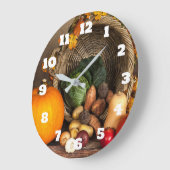 Rustic Thanksgiving Table Bountiful Harvest ラージ壁時計 (傾斜)