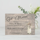 Rustic Weathered Boards w Wildflowers Just Married 招待状 (スタンド正面)