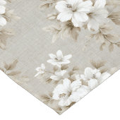 Rustic White Floral Tropical Table Runner ロングテーブルランナー (コーナー)