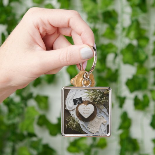 Rustic wildflower pregnancy announcement keepsake  キーホルダー (手)