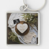 Rustic wildflower pregnancy announcement keepsake  キーホルダー (正面)