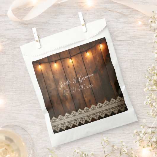 Rustic Wood and Lace Wedding フェイバーバッグ (クリップ留めされた状態)