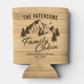 Rustic Wood Family Cabin Name Year 缶クーラー (裏面)