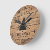 Rustic Wood Family Lake House Pine Tree ラウンド壁時計 (傾斜)
