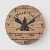Rustic Wood Family Lake House Pine Tree ラウンド壁時計 (正面)