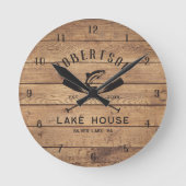 Rustic Wood Lake House Family Name ラウンド壁時計 (正面)