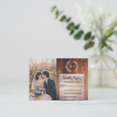 Rustic wood monogram photo Wedding budget RSVP エンクロージャーカード (スタンド正面)