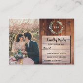 Rustic wood monogram photo Wedding budget RSVP エンクロージャーカード (正面)