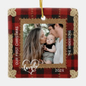 Rustic Wood Plank Plaid First Christmas Family セラミックオーナメント (正面)