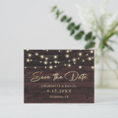 Rustic Wood String Lights Elegant Script Wedding 案内ポストカード (スタンド正面)