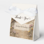 Rustic Wooden Bohemian Floral Wedding  フェイバーボックス (正面サイド)