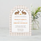 Rustic Woodland Hares On Beige Gingham Wedding 招待状 (スタンド正面)