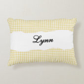 Rustic Yellow Gingham Personalized Name アクセントクッション (正面)