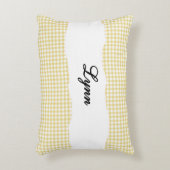 Rustic Yellow Gingham Personalized Name アクセントクッション (正面(垂直))
