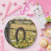 Rusty Horseshoe on Barbed Wire Fence ペーパープレート (パーティー)