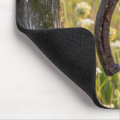 Rusty Horseshoe on Barbed Wire Fence マウスパッド (コーナー)