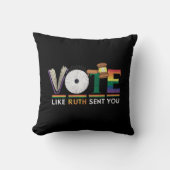 Ruthのように投票あなたをガヴェルfeminists Lgbtプライド クッション (正面)