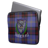 Rutherford Scottish Clan Tartan and Crest  ラップトップスリーブ (正面左)