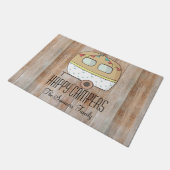 RVトレーラーハッピーキャンパーズパーソナライズされたファミリー ドアマット (アングル)