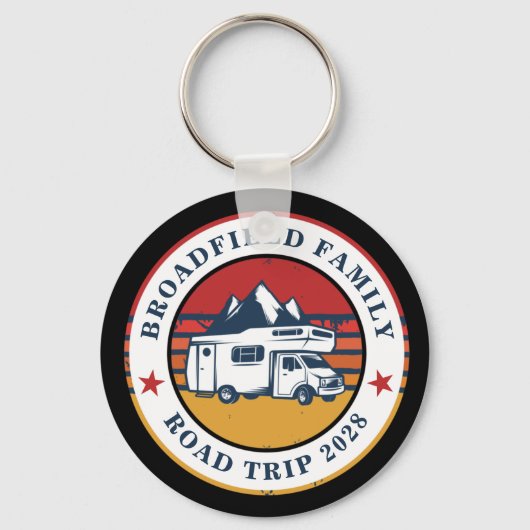 RVロードトリップファミリー懇親会アドベンチャーレトロ キーホルダー (正面)