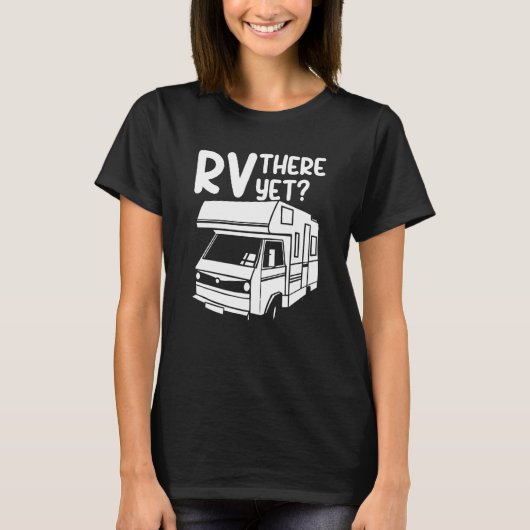 RV There Yet Outdoor Nature Road Camping Trip Tシャツ (正面)
