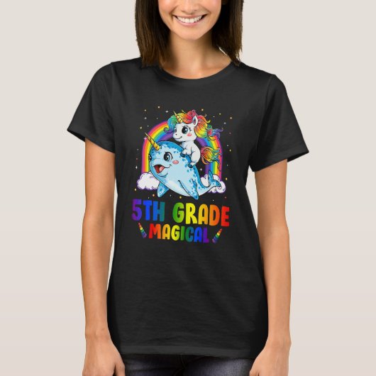 Sに戻ってナルファルに乗って5年生の魔法のユニコーン Tシャツ (正面)