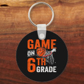 Sの6年生バスケットボールの1日目のおもしろい試合 キーホルダー (正面)