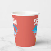 Sシールドを通して飛び出す 紙コップ (左)