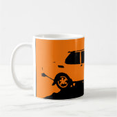 Saab 99ターボマグ – 暗い上にオレンジ コーヒーマグカップ (左)