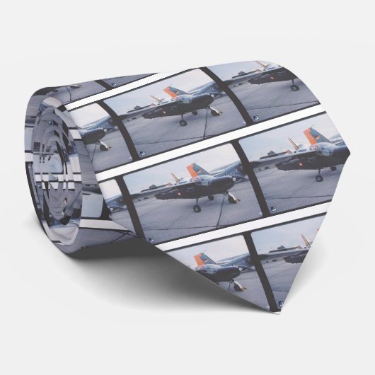 SAAB MFI-17 (T-17) ネクタイ (ロール)