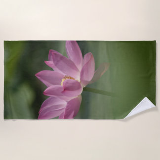 Sacred Pink Lotus Blossom - Serene Zen Art for Med ビーチタオル