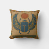 Sacred Winged Scarab Protective Gold Pillow クッション (正面)