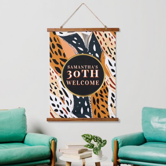 Safari 30th Birthday Welcome Sign Abstract Animal 吊り下げ型タペストリー (リビング)