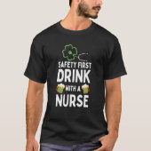 Safety First Drink With A Nurse Beer St Patrick's Tシャツ (正面)