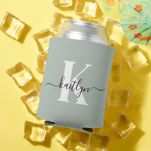 Sageモダン Greenスクリプトモノグラム 缶クーラー (インサイチュ 夏)