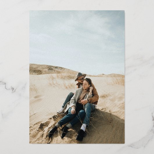 Sageモダン Greenスクリプト結婚式の日付を保存 箔招待状 (裏面)