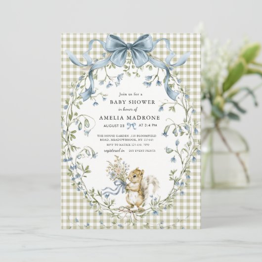 Sage Gingham Woodland Squirrel Baby Shower 招待状 (スタンド正面)