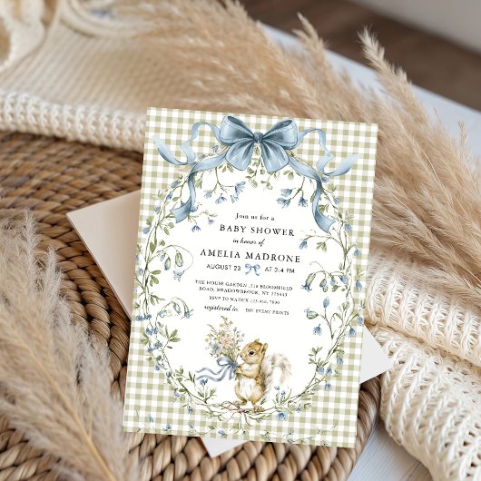 Sage Gingham Woodland Squirrel Baby Shower 招待状