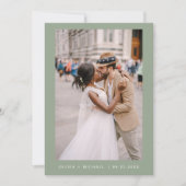 Sage Greenミニマルエレガントリスト結婚の写真 招待状 (正面)