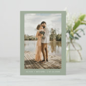 Sage Greenミニマルエレガントリスト結婚の写真 招待状 (スタンド正面)