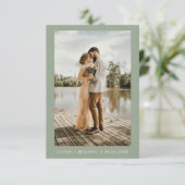 Sage Greenミニマルエレガントリスト結婚の写真 招待状 (スタンド正面)