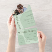 Sage Greenレトロタイポグラフィ写真ウェディングrsvp オールインワン招待状 (貼ってはがせる)