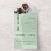 Sage Greenレトロタイポグラフィ写真ウェディングrsvp オールインワン招待状 (内側)