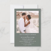 Sage Green二つの結婚フォトミニマリストのThe's Of Two Photo Minima 招待状 (裏面)