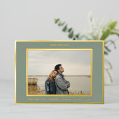 Sage Green白縁ど救金ゴールド 箔招待状 (立ち正面)